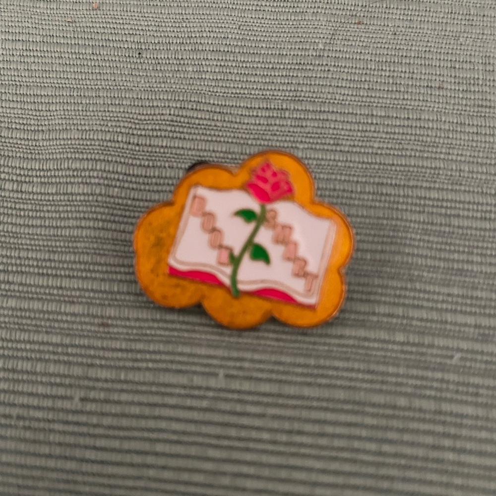 Beauty and the Beast “book smart”  Disney Trading Pin